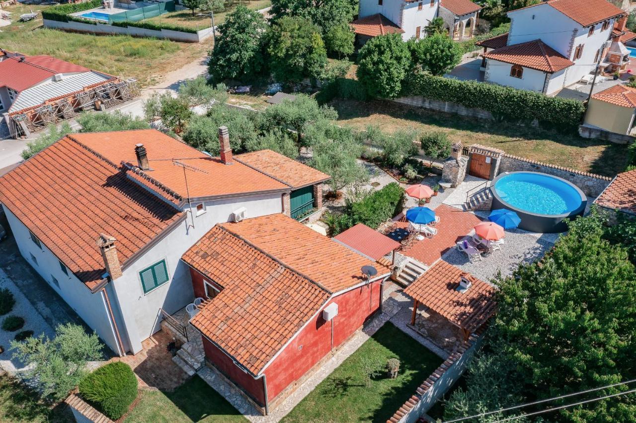 Apartment With Pool Višnjan エクステリア 写真