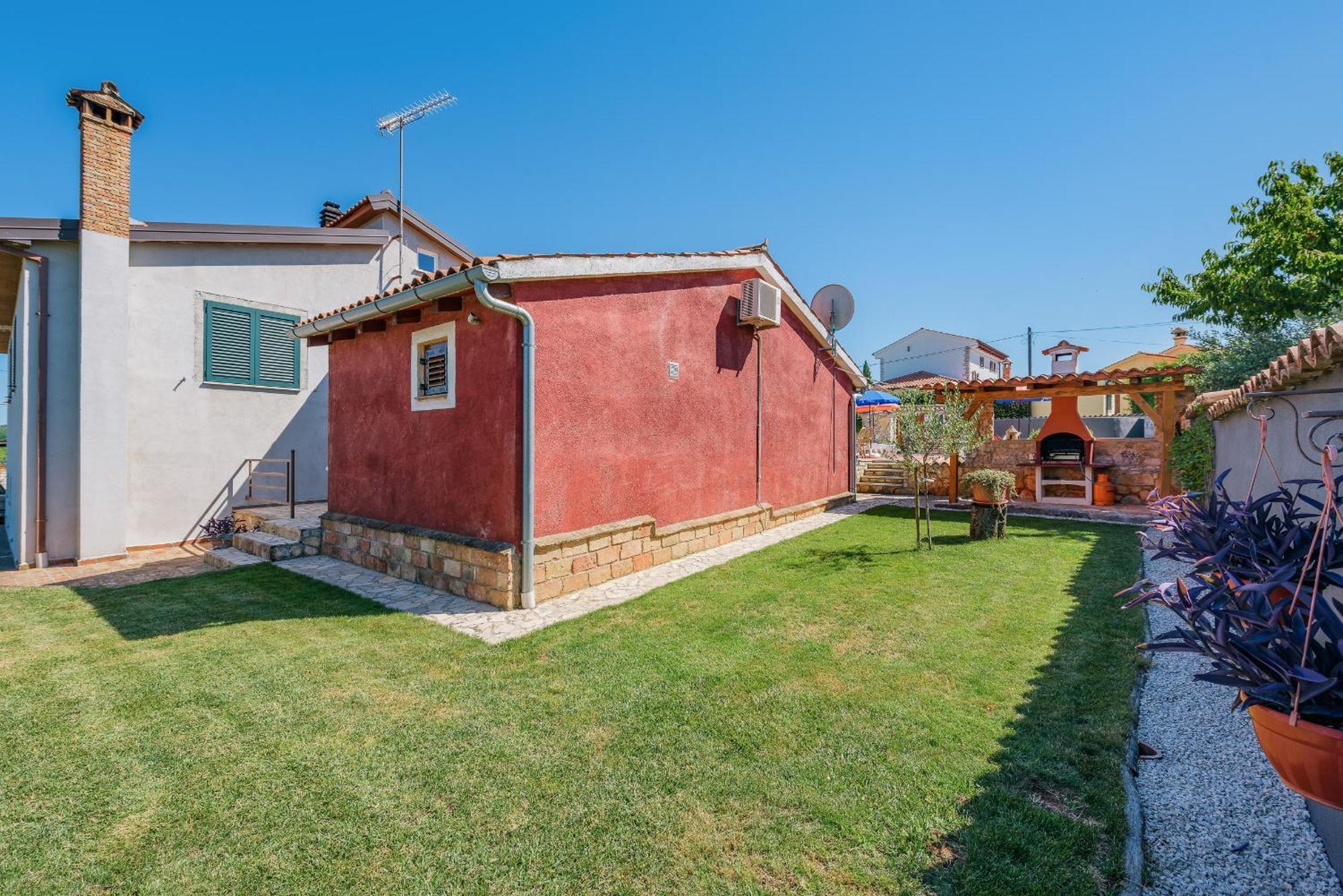 Apartment With Pool Višnjan エクステリア 写真