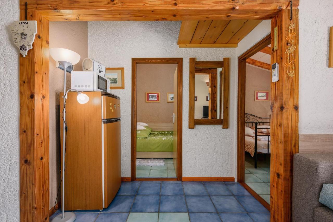 Apartment With Pool Višnjan エクステリア 写真