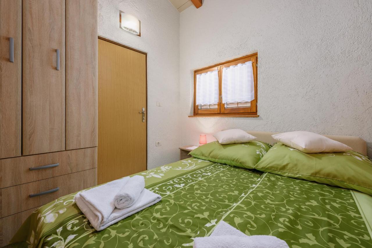 Apartment With Pool Višnjan エクステリア 写真