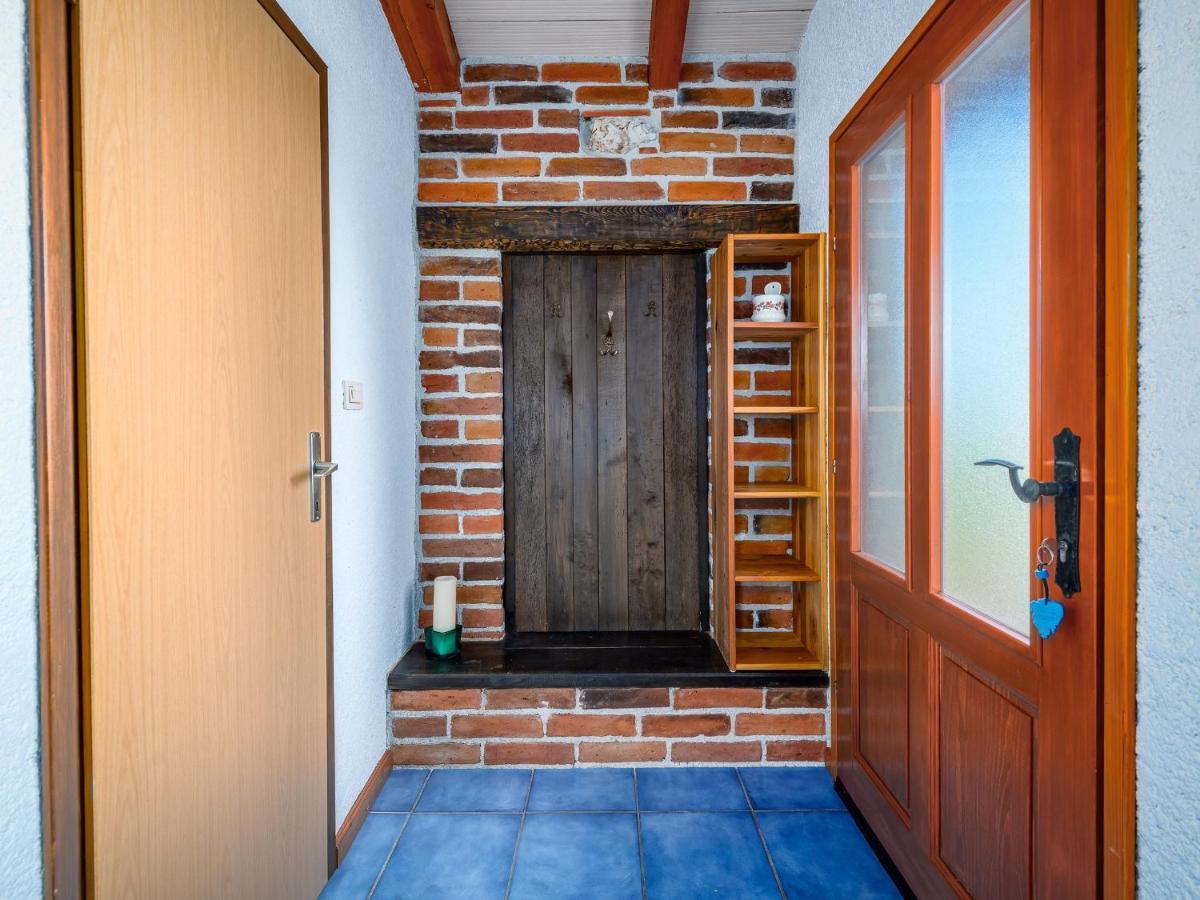 Apartment With Pool Višnjan エクステリア 写真